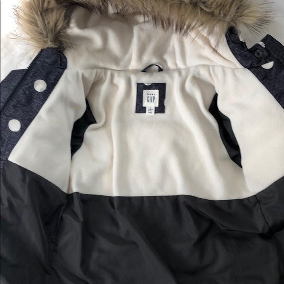 GAP Fur Hood Coat - Picture 3 of 3